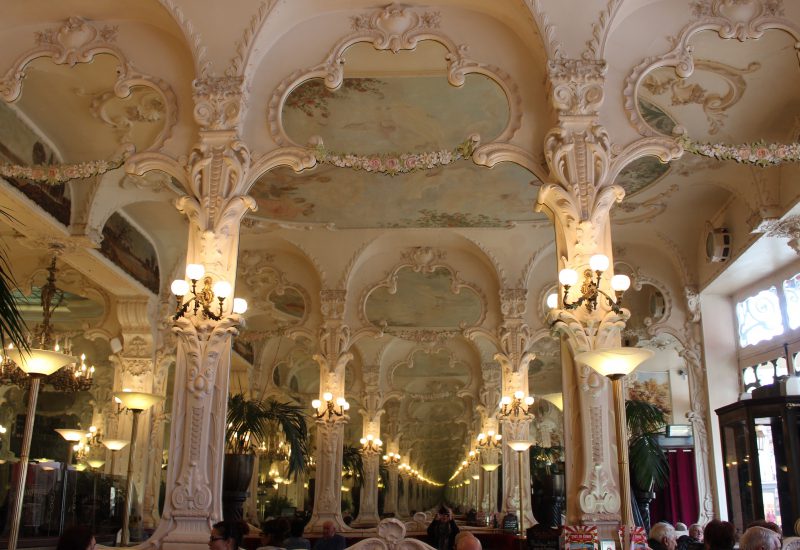 Moulins - le grand café - intérieur