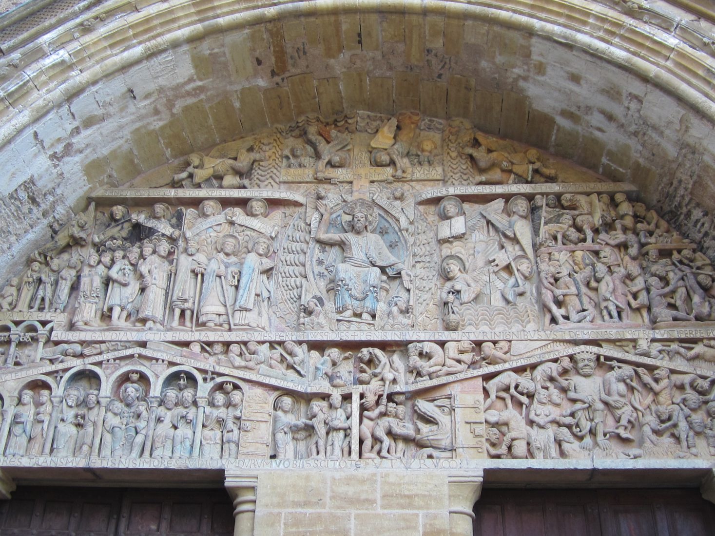 Aveyron tympan abbaye sainte Foy Conques