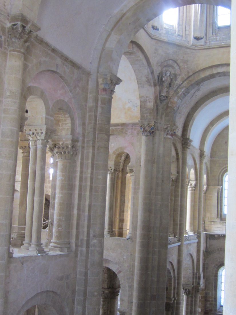 Aveyron intérieur abbaye Conques