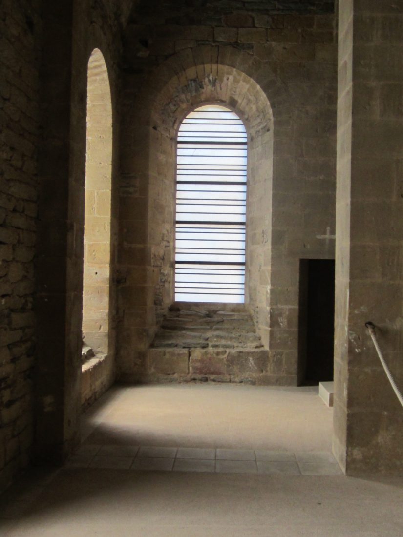 Aveyron vitrail intérieur abbaye sainte Foy Conques