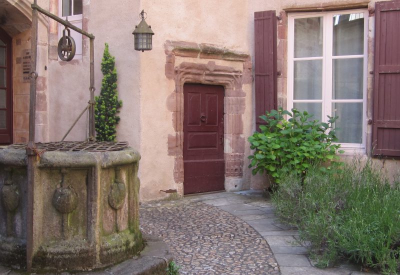 Rodez cour d'un hôtel particulier