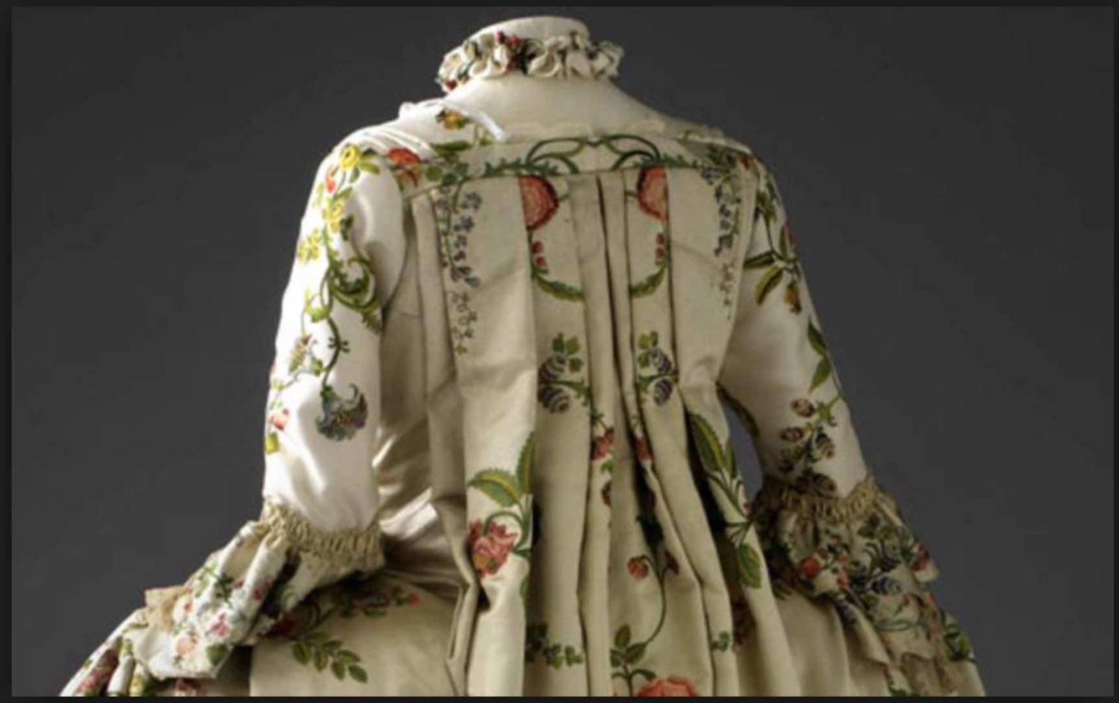 robe 18ème © musée des Tissus