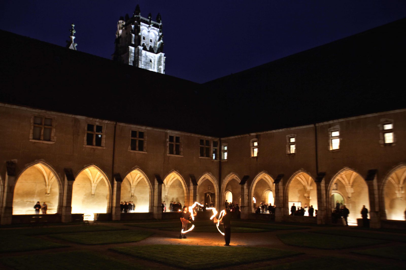 Monastère de Brou - cloîtree nuit musée 2013 © PatochMRB