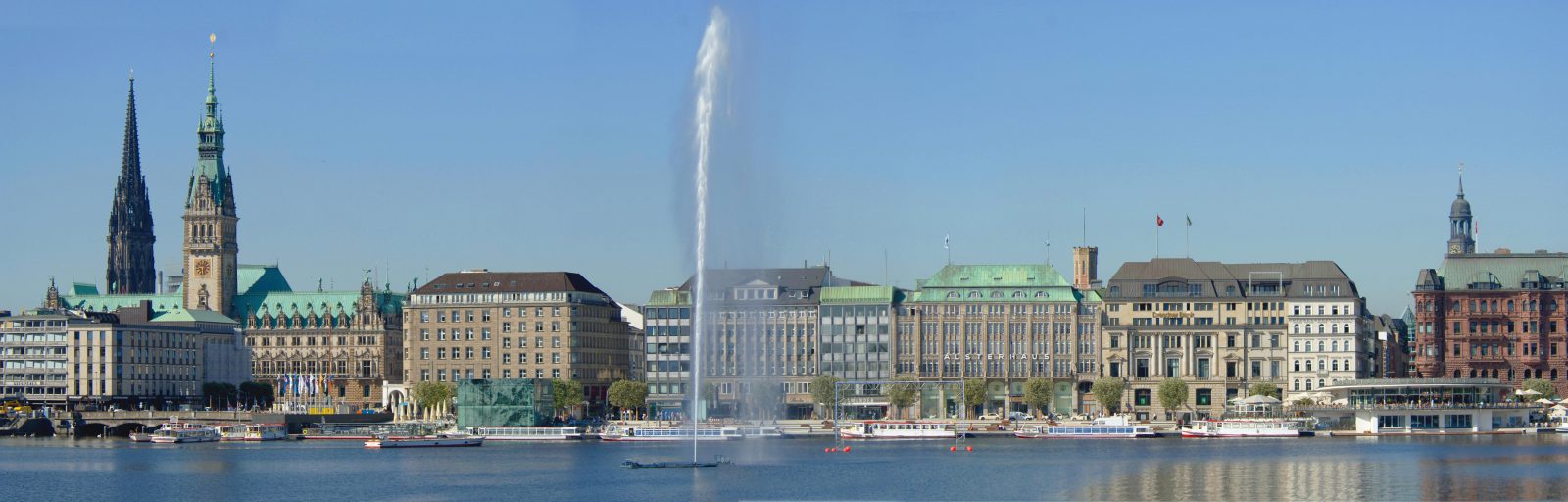 Hamburg Panorama / lac Alster www.mediaserver.hamburg.de C. Spahrbier