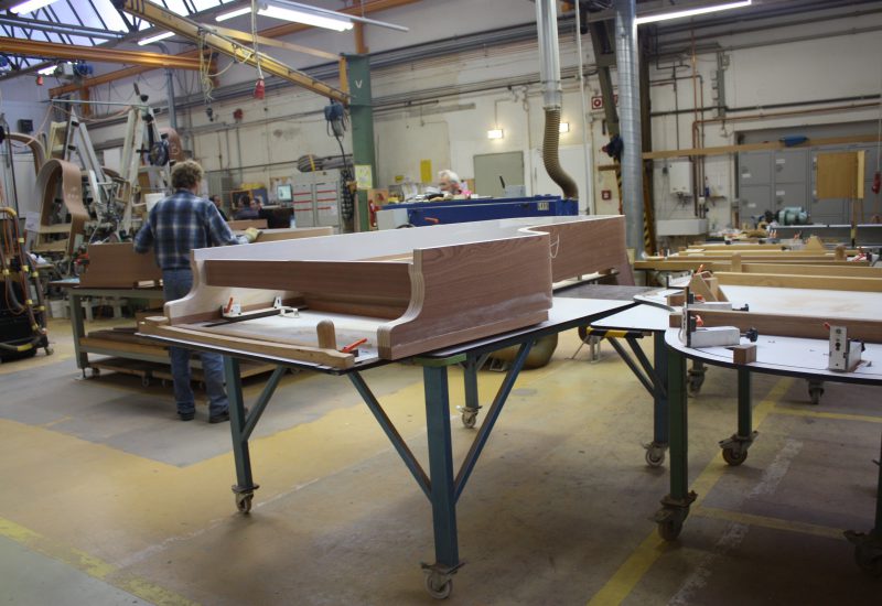 Fabrique Steinway Hambourg - tour du piano en bois