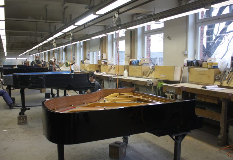 Fabrique Steinway Hambourg - piano en attente de finition