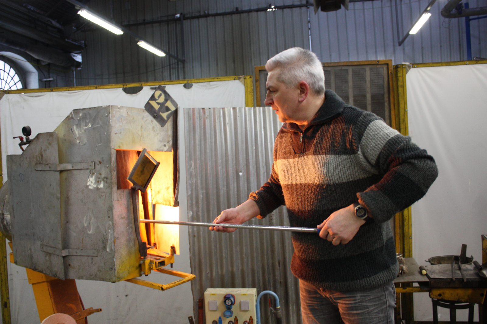 baccarat-manufacture -travail du verre photo françoyse Krier