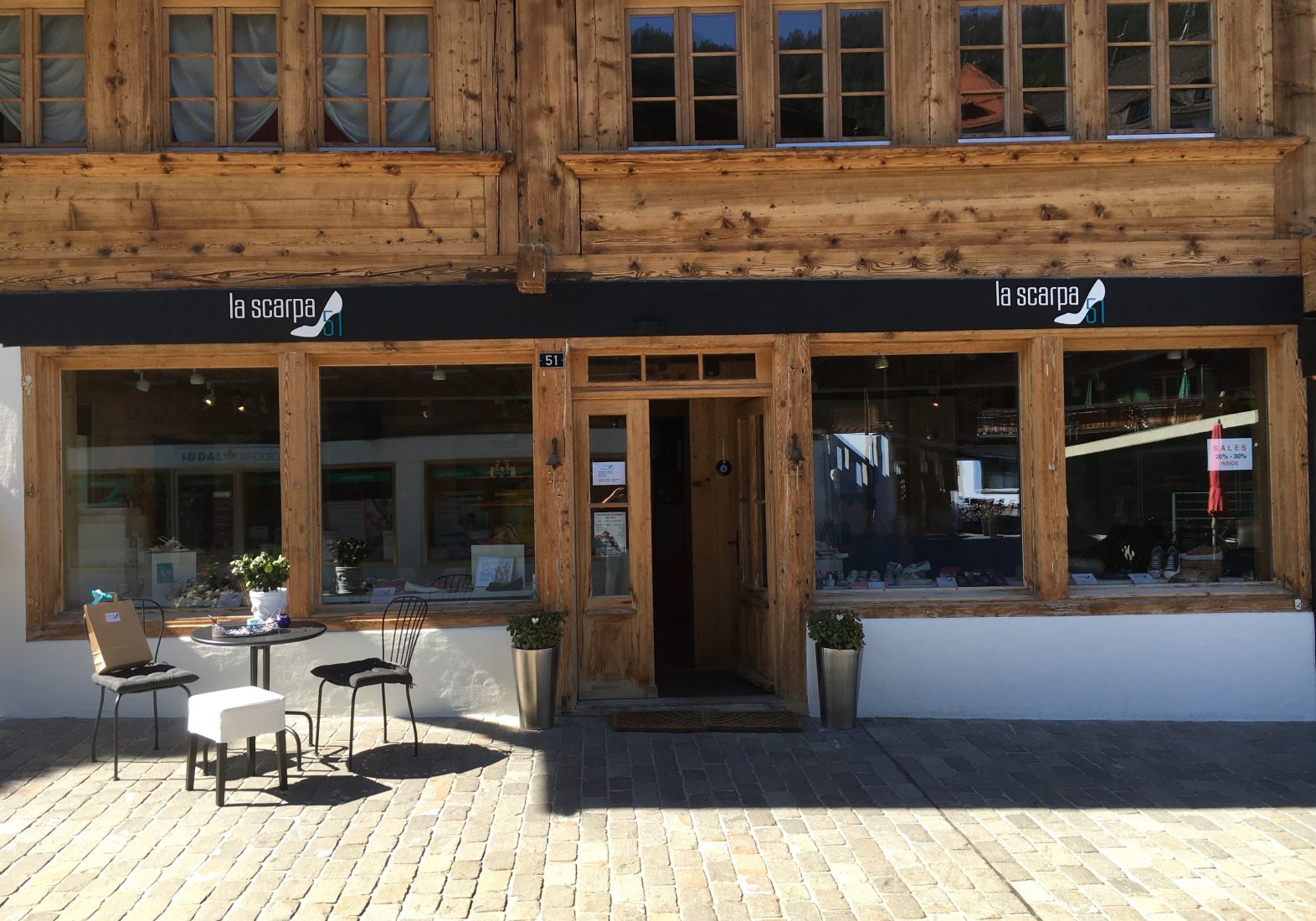 Saanen Boutique La Scarpa 51