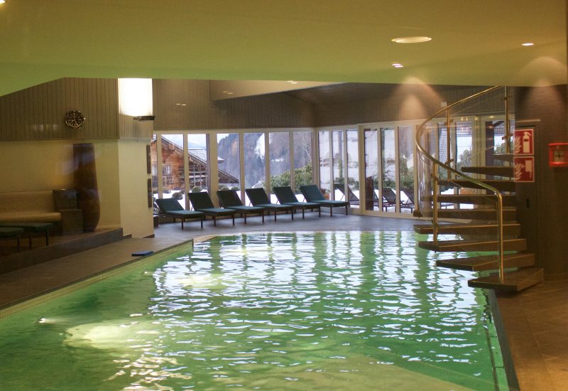 Saanen hôtel Huus piscine