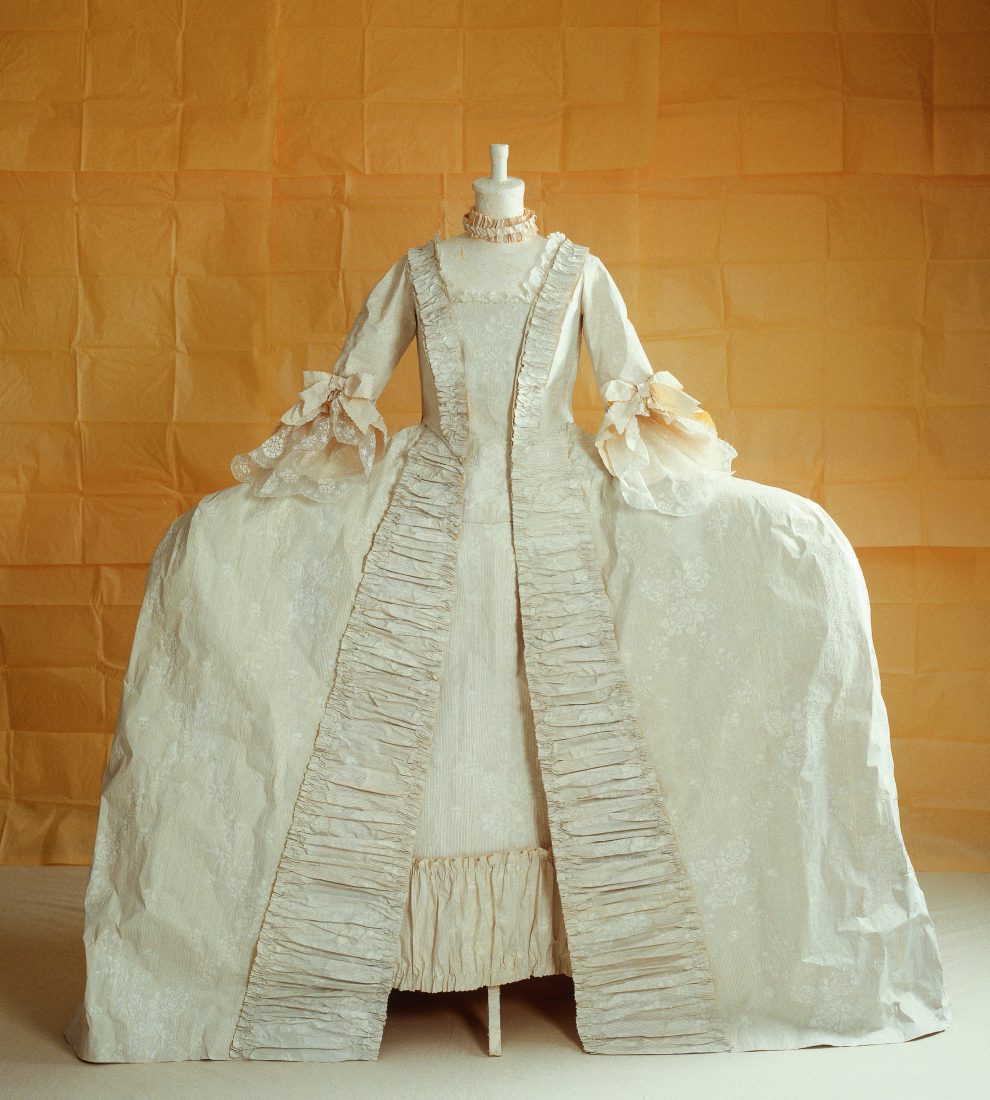 Once upon a time - Court dress 18ème isabelle de Borchgrave - ©Andreas von Einsiedel-