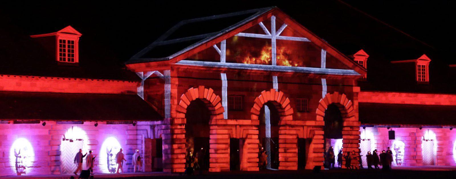 Lux salina Arc & Senans illuminations rouge