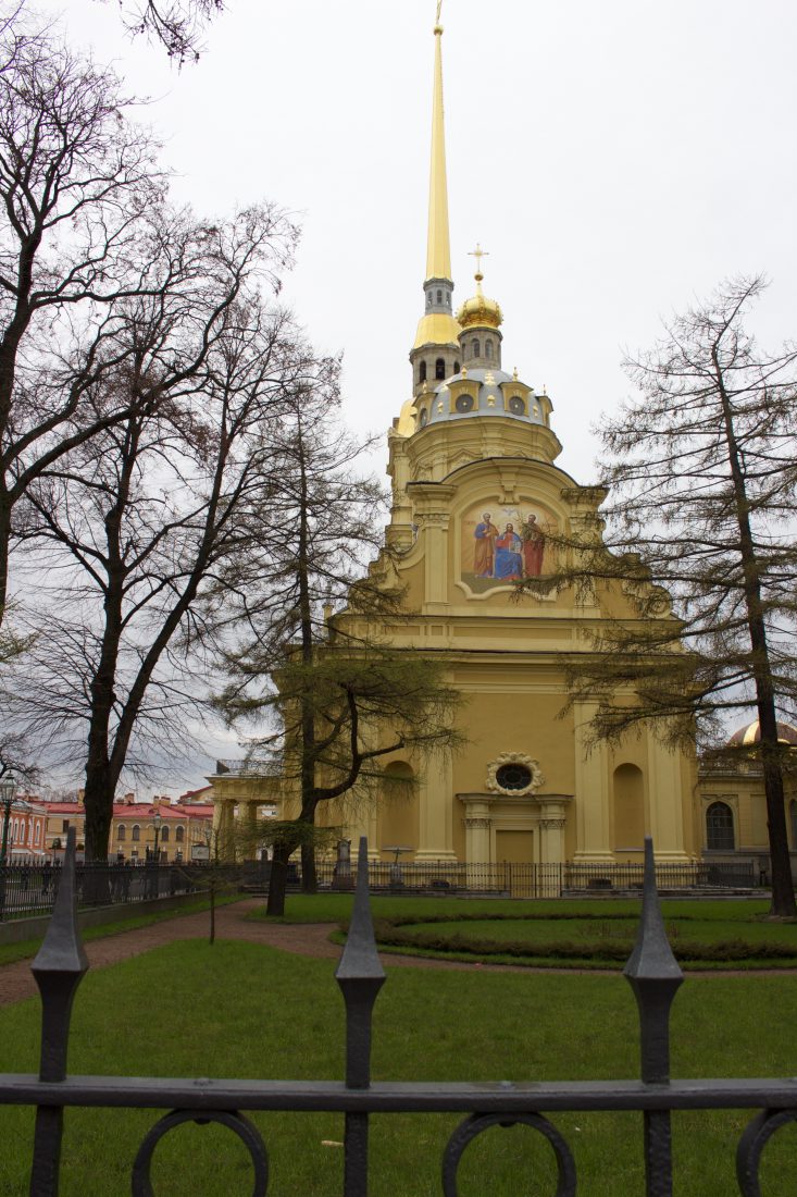 saint Petersbourg cathédrale Saint Pierre-et-Paul vue de derrière