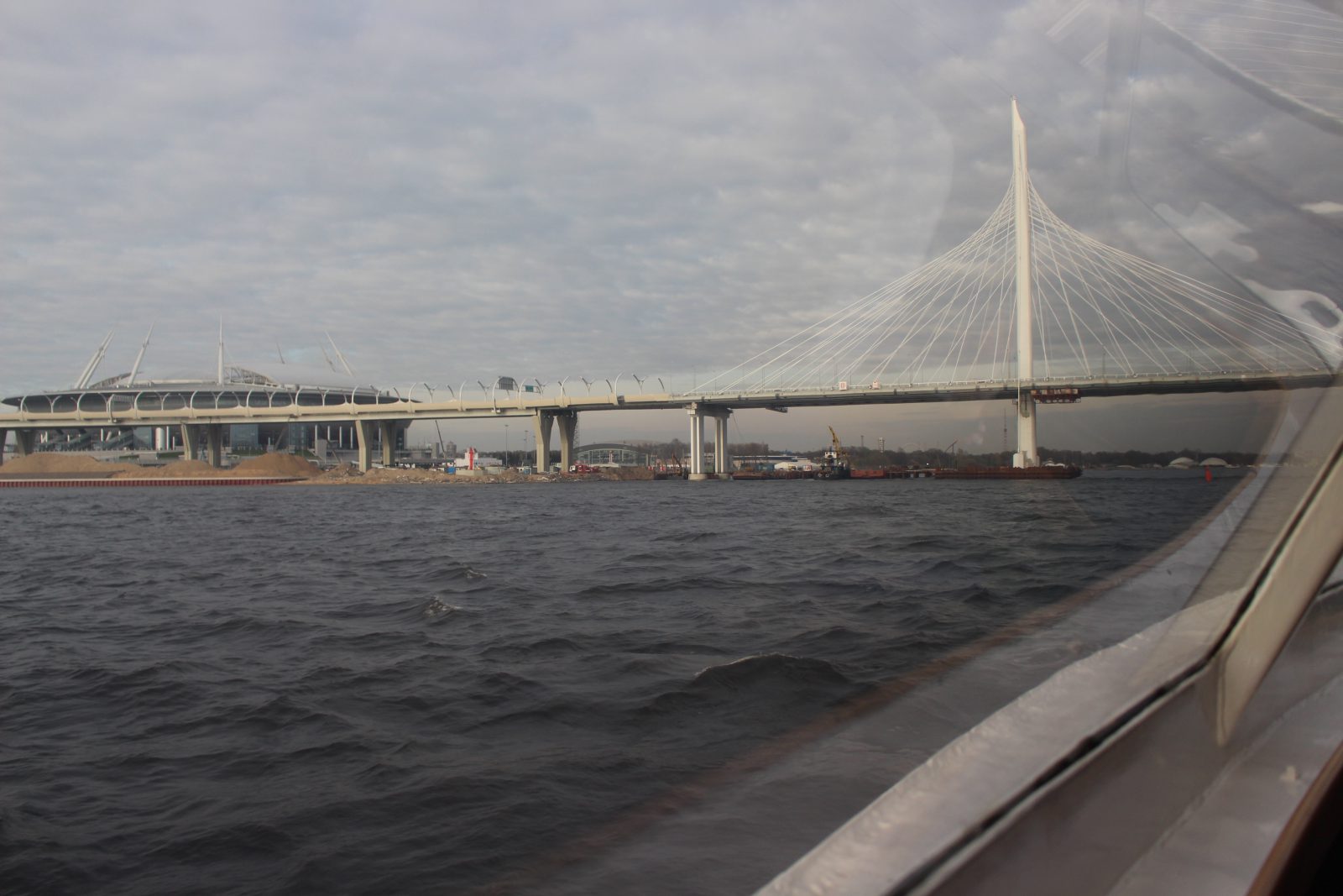 Saint-petersbourg port et pont suspendu