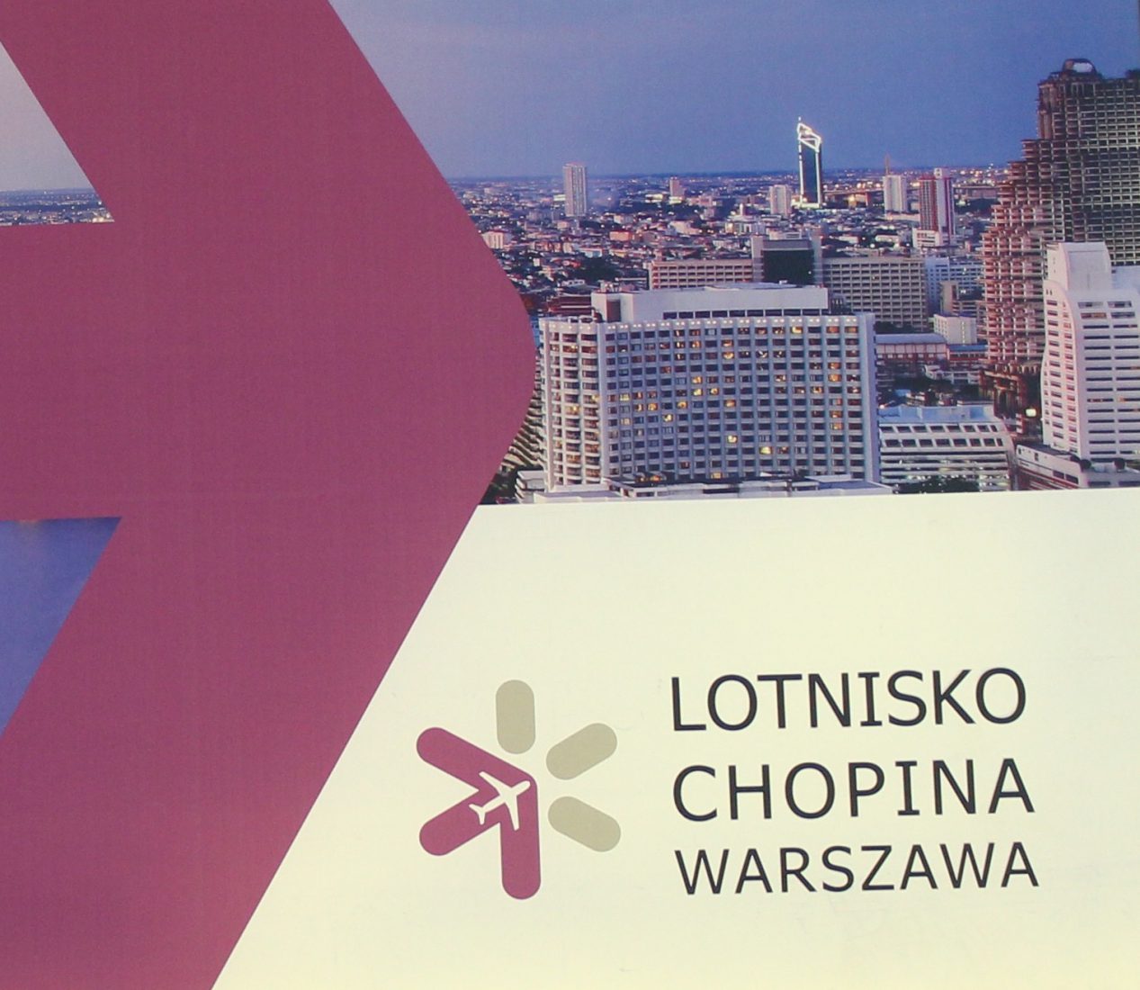 Pologne varsovie aéroport Chopin Publicité compagnie aérienne polonaise LOT 