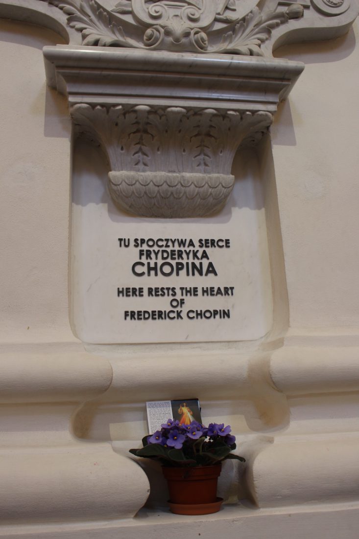 pologne varsovie L'église de la Sainte-Croix Coeur de Chopin- violettes