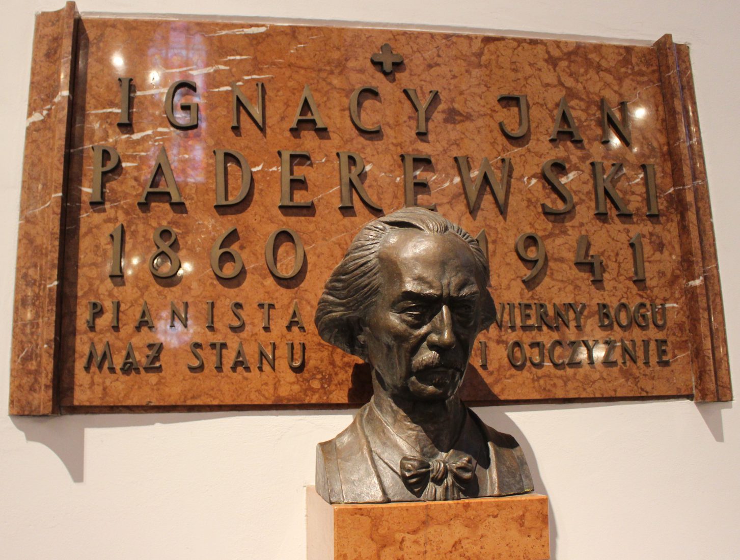 Varsovie Cathédrale St jean Plaque Ignacy Paderewski qui y est enterré