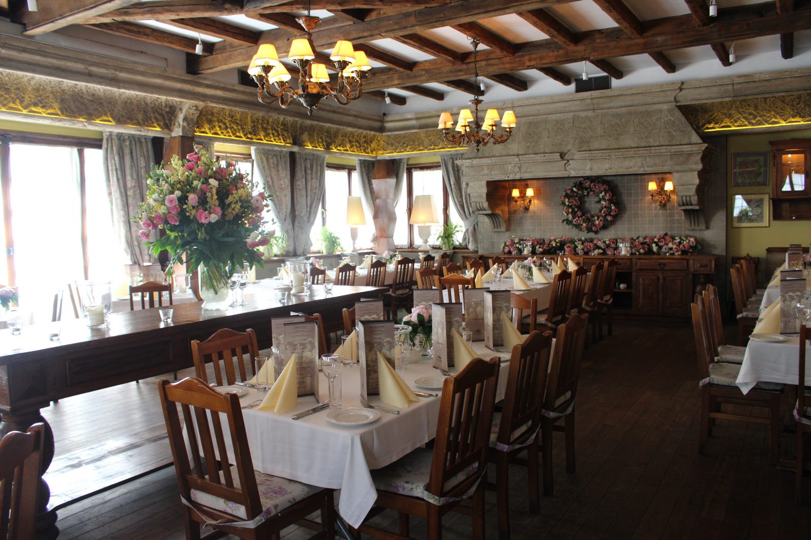 Pologne Varsovie restaurant Stary Dom tables mises