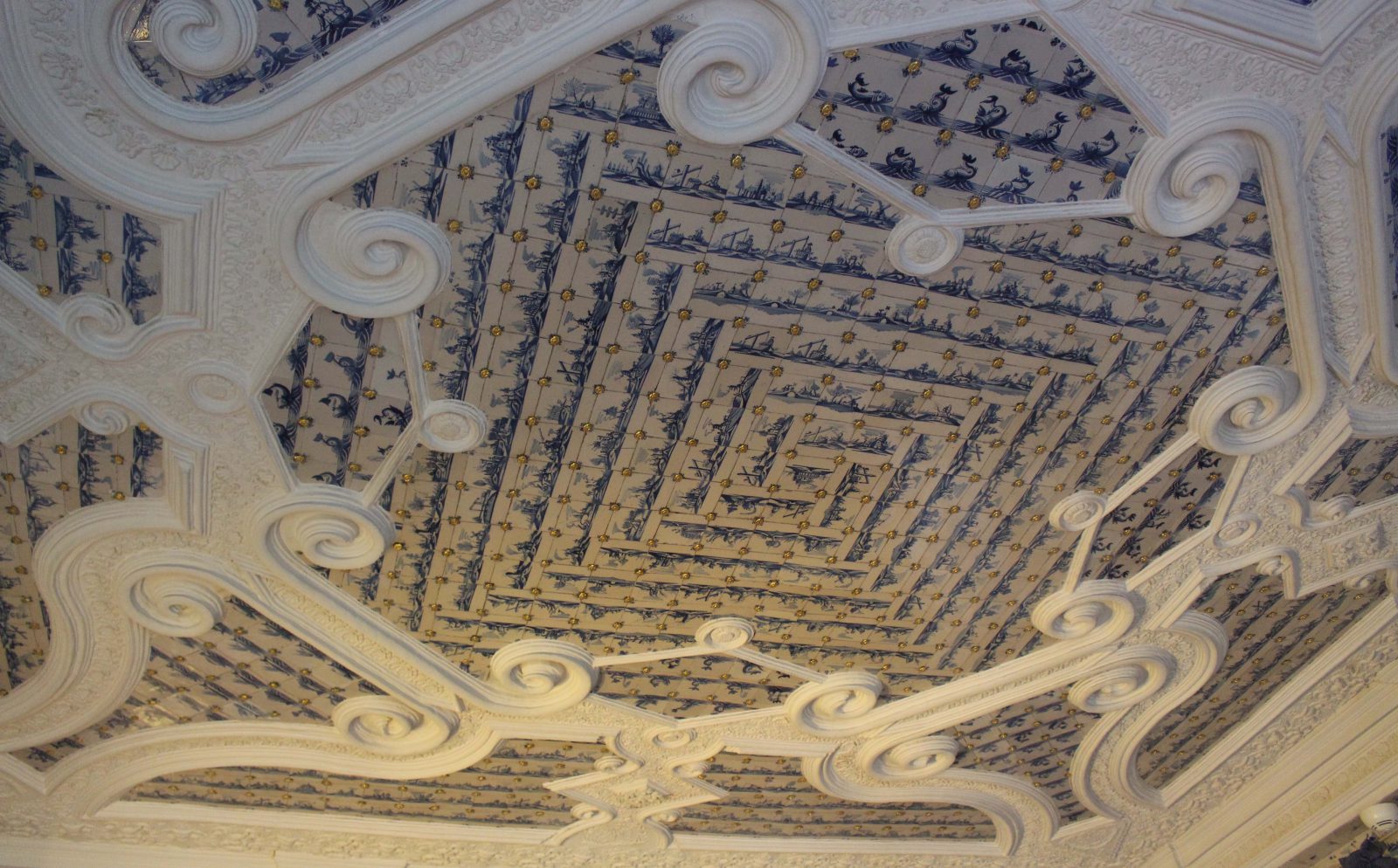 PALAIS MENCHIKOV plafond en carreaux de faïence