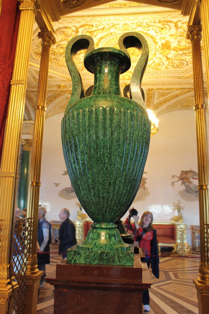 Saint Petersbourg Ermitage Vase en malachite