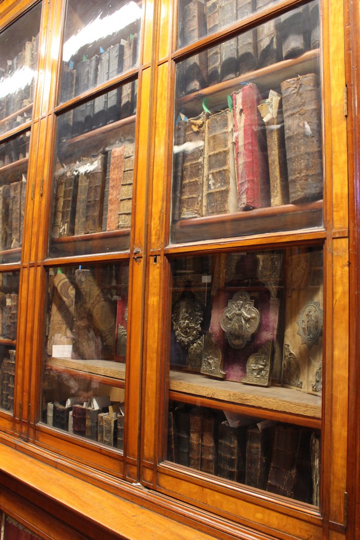 Saint-petersbourg Bibliothèque Voltaire armoire ancienne