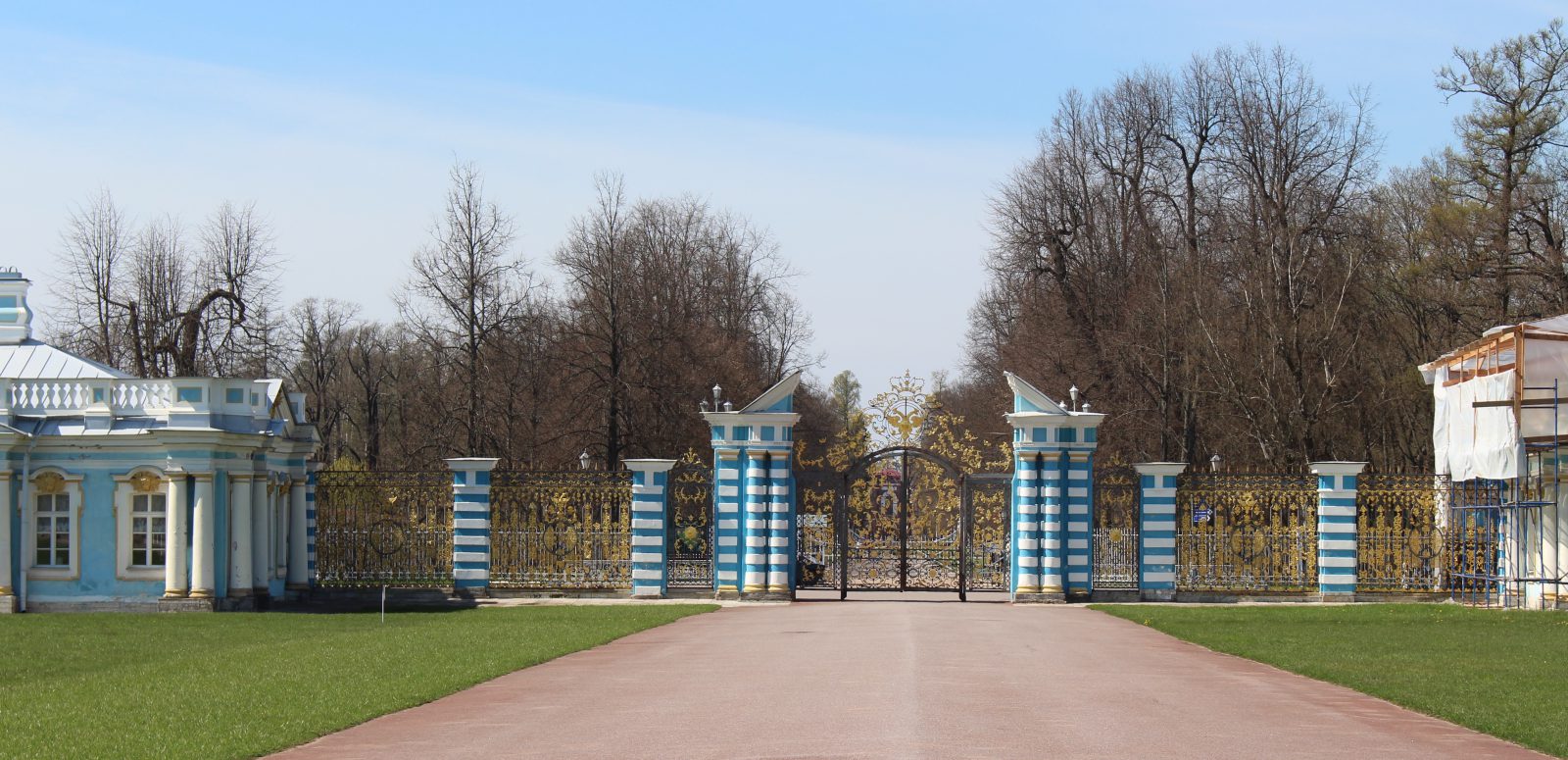 Russie - Tsarskoïé Selo le grand portail du palais