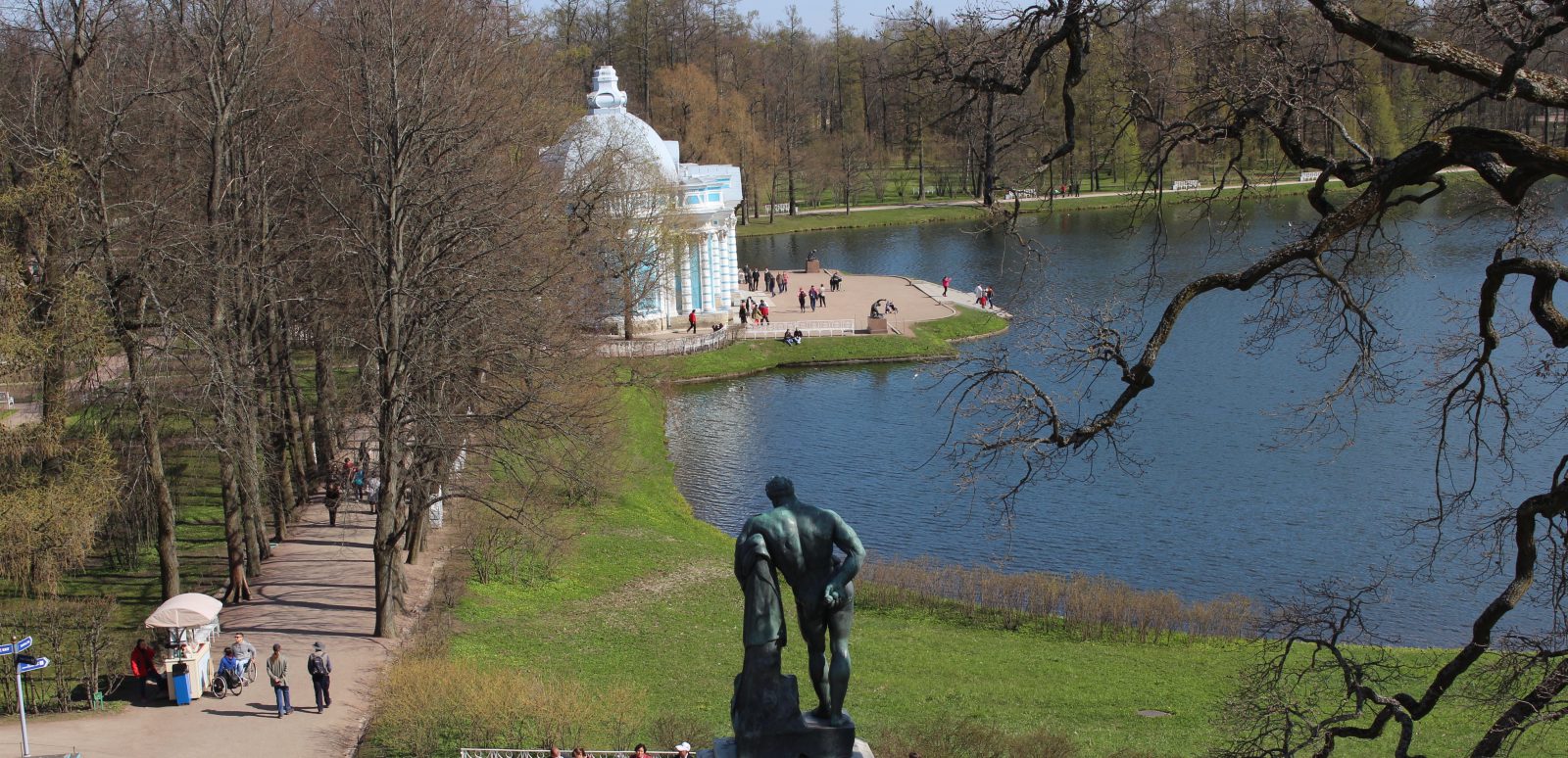Russie - Tsarskoïé Selo pavillon au bord de l'étang