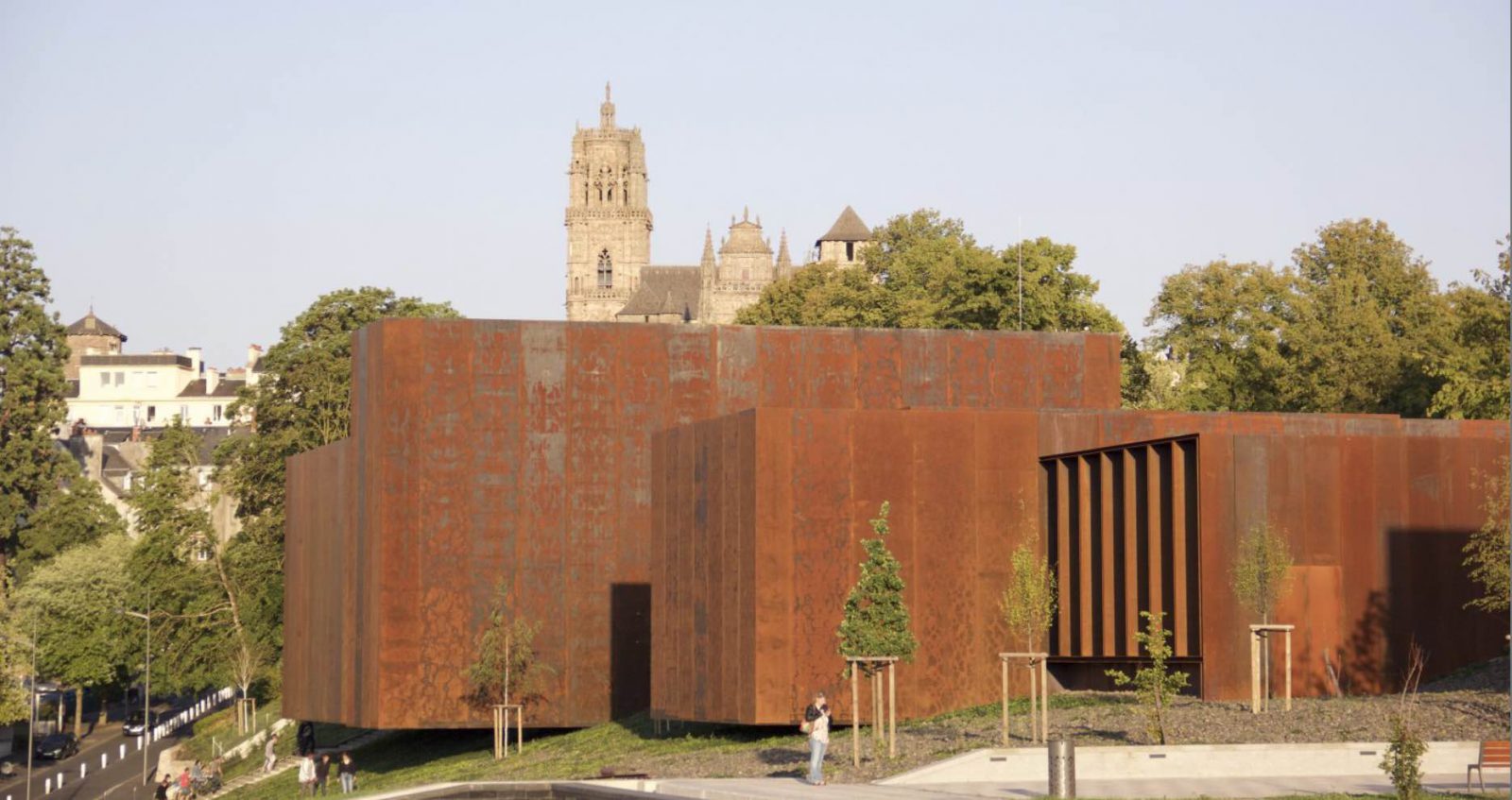 Rodez musée Soulages vue du musée et de la cathédrale