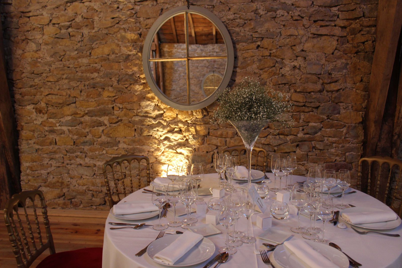 Aveyron Onet -le-Château Château de Labro La Métairie, détail d'une table