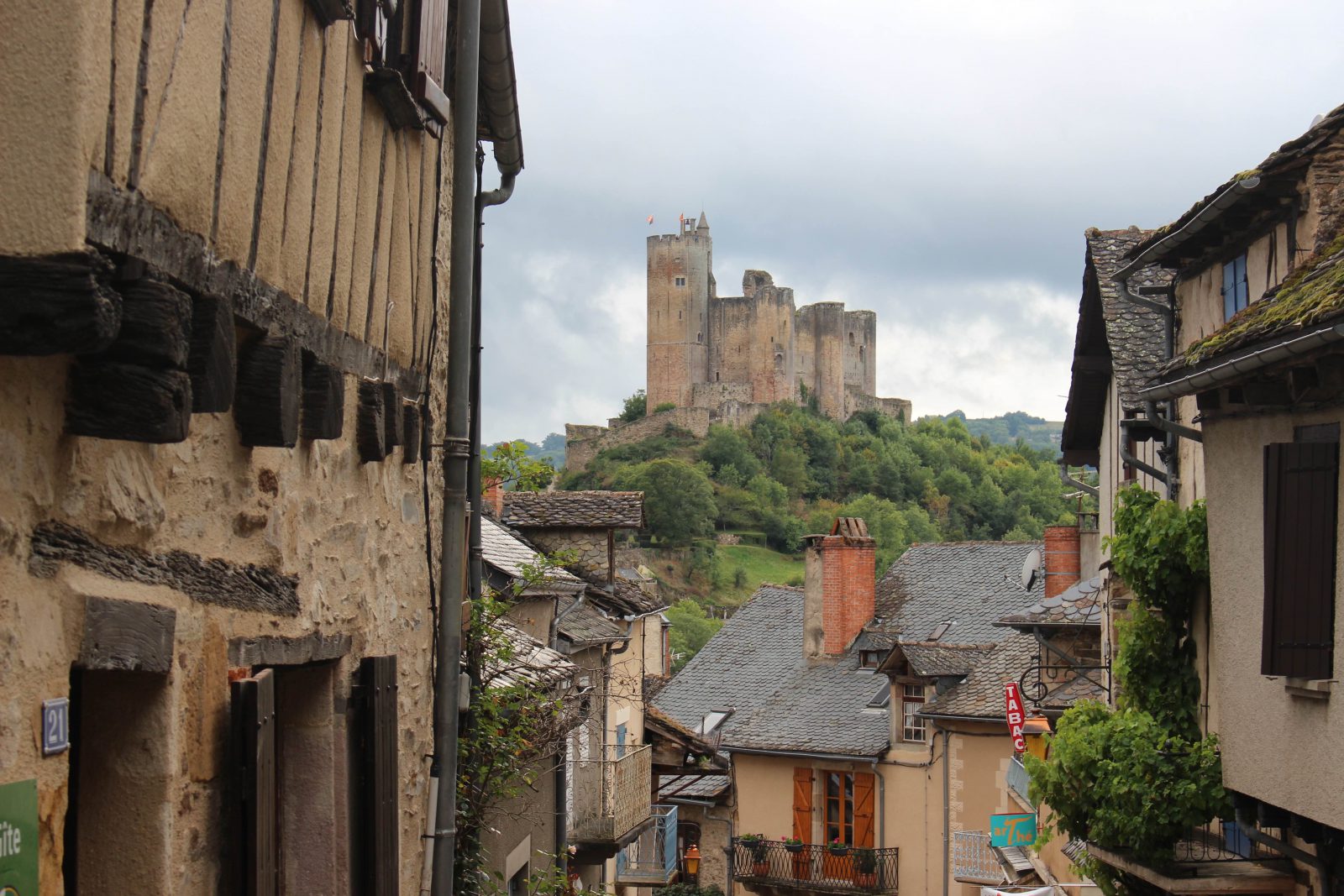 Najac, Aveyron, forteresse vue du village