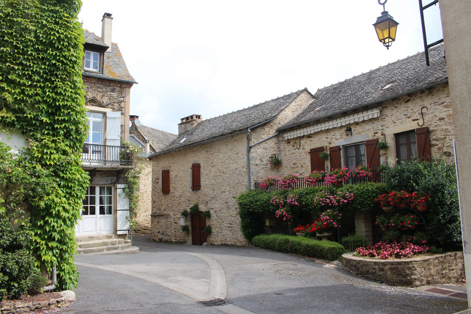 SAINT-ANDRE-DE-NAJAC - RELAIS MONT LE VIAUR village