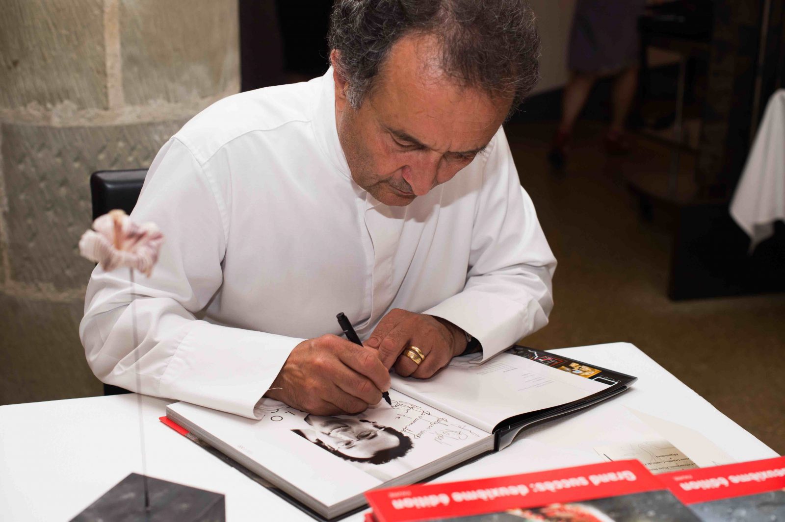 Cossonay 35 ans Le cerf Carlo Crisci dédicace son livre