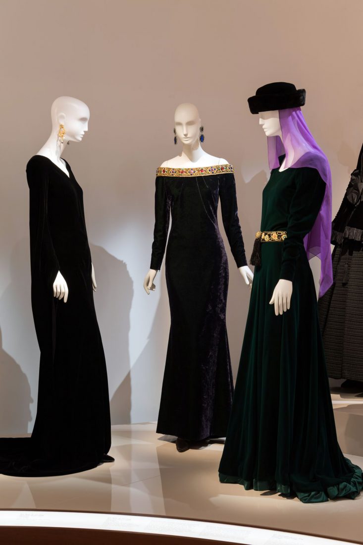 Musée Yves Saint Laurent Paris Robes médiévales / Luc Castel