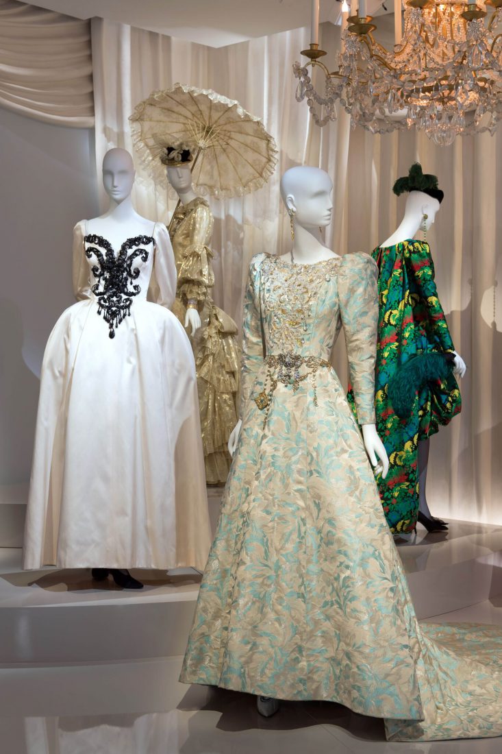 Musée Yves Saint Laurent Paris Robes du soir / Luc Castel