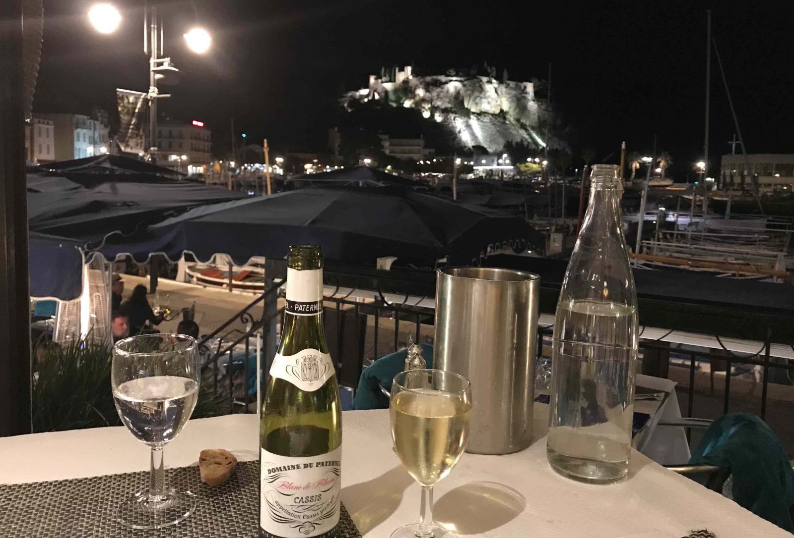 Cassis - restaurant La Poissonnerie - vue sur le château