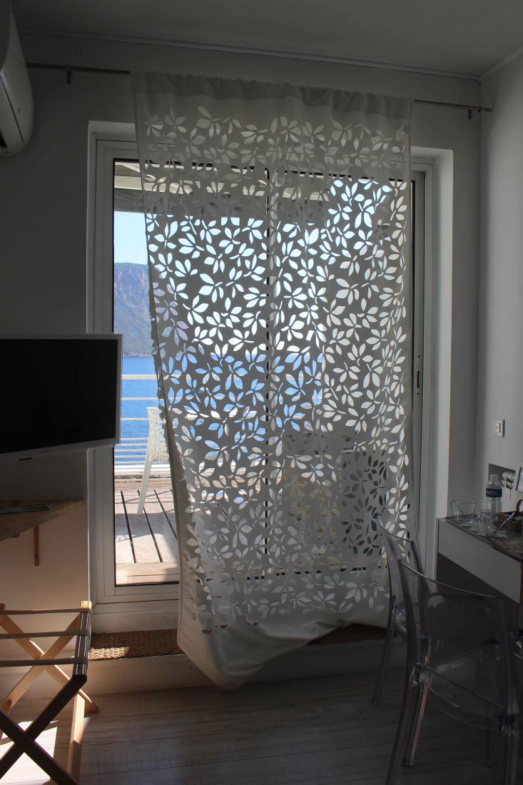 Cassis - Hôtel de la plage vue d'une chambre avec balcon sur la mer