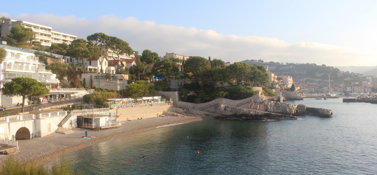 Cassis vue sur l^hôtel de la plage