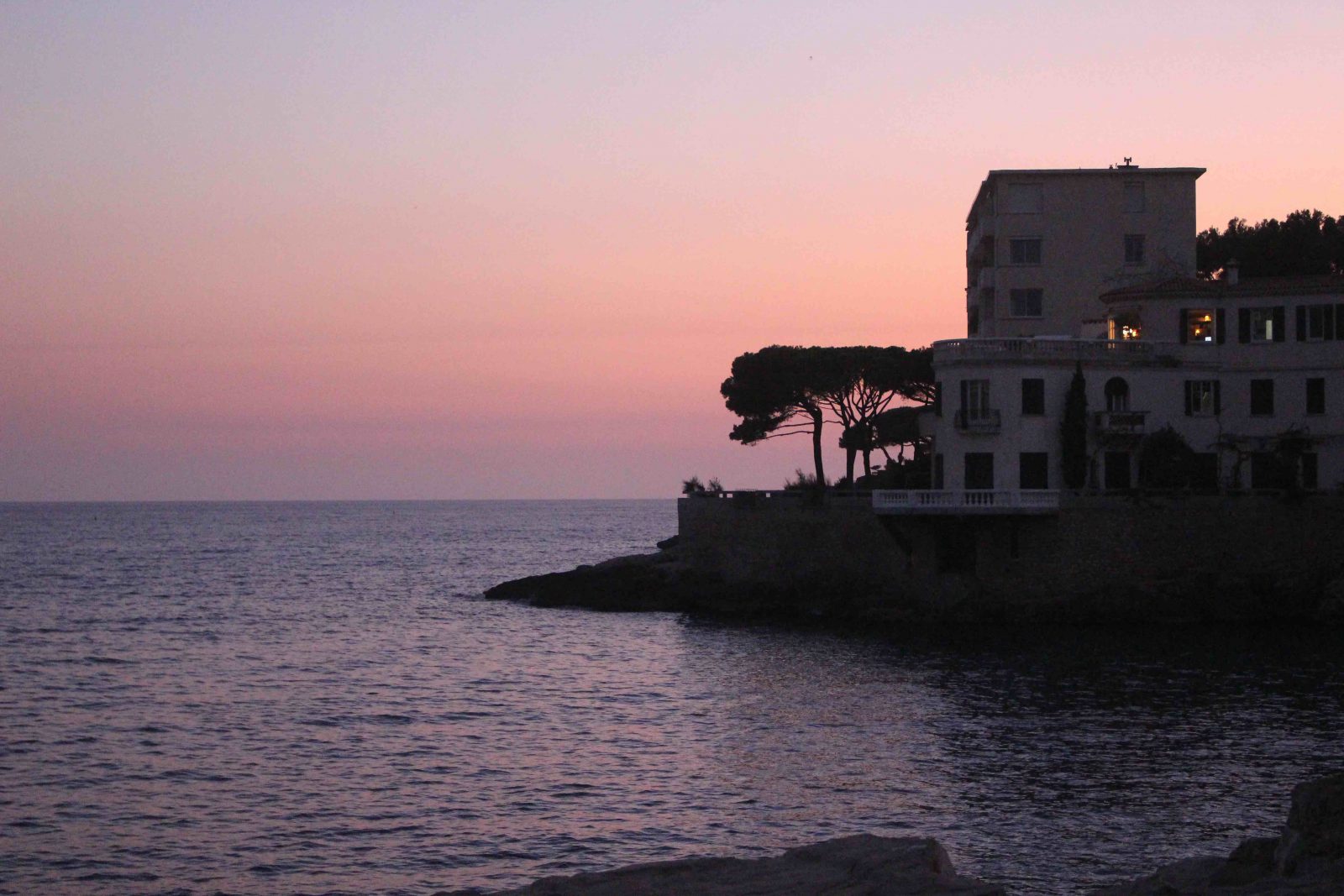 Cassis -coucher de soleil depuis hôtel de la Plage