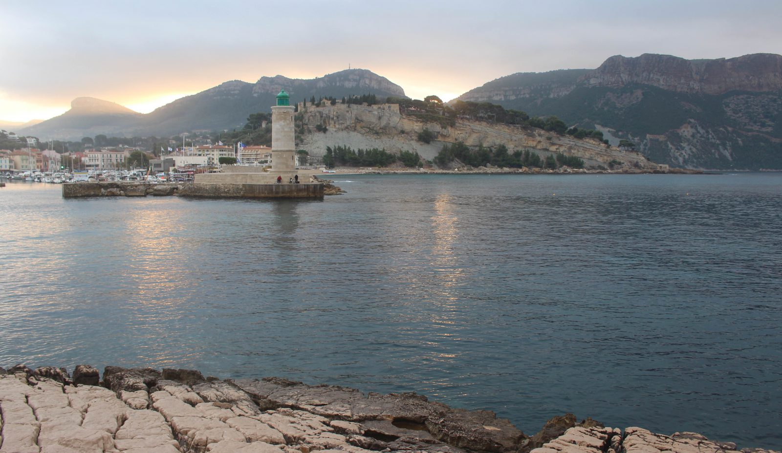 Cassis, le port, le phare