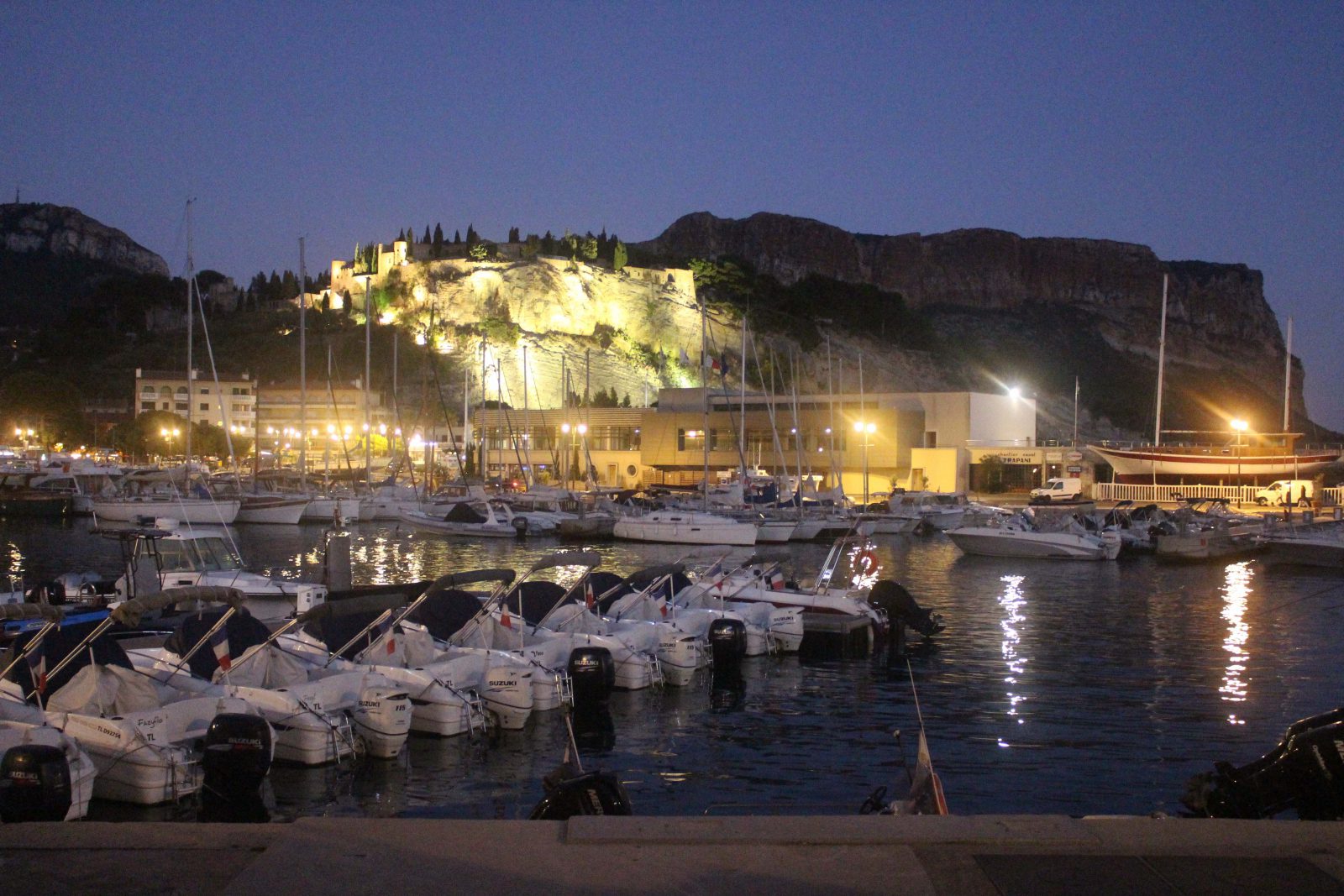 Cassis le château de nuit