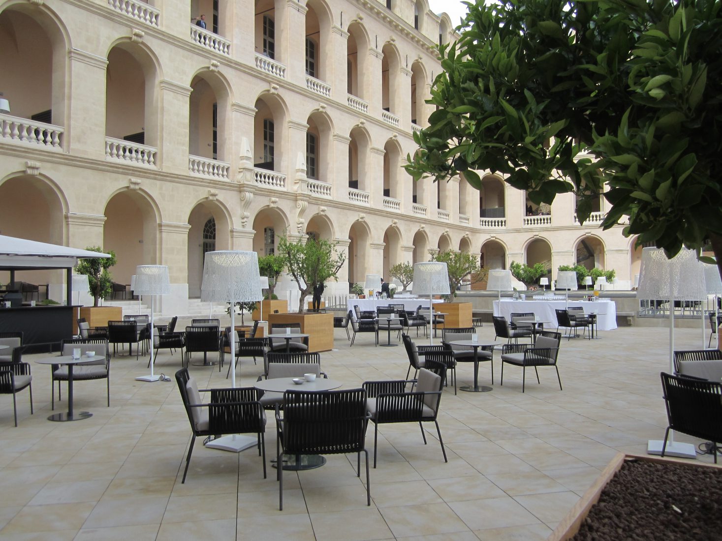 Marseille terrasse de l 'Hôtel-Dieu