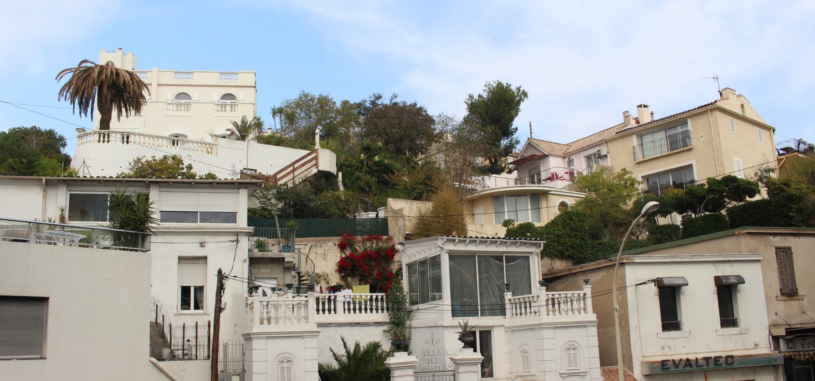 Marseille quartier dans la montée vers La Bonne Mère