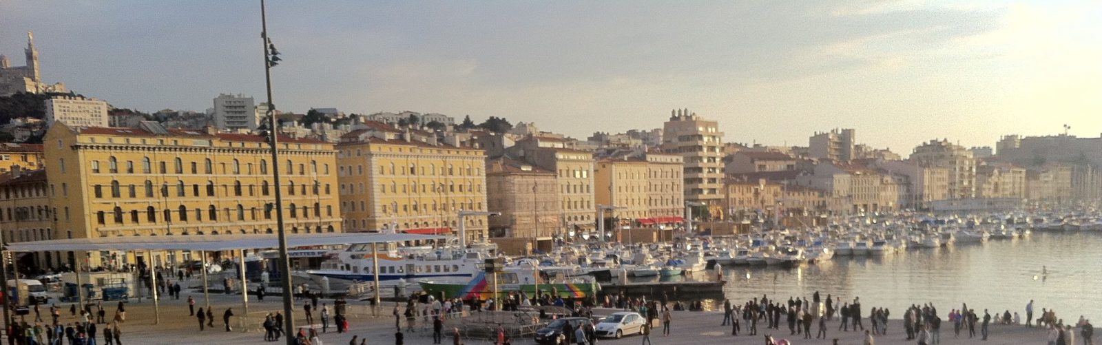 Marseille le Vieux Port vu depuis le Club Pernod