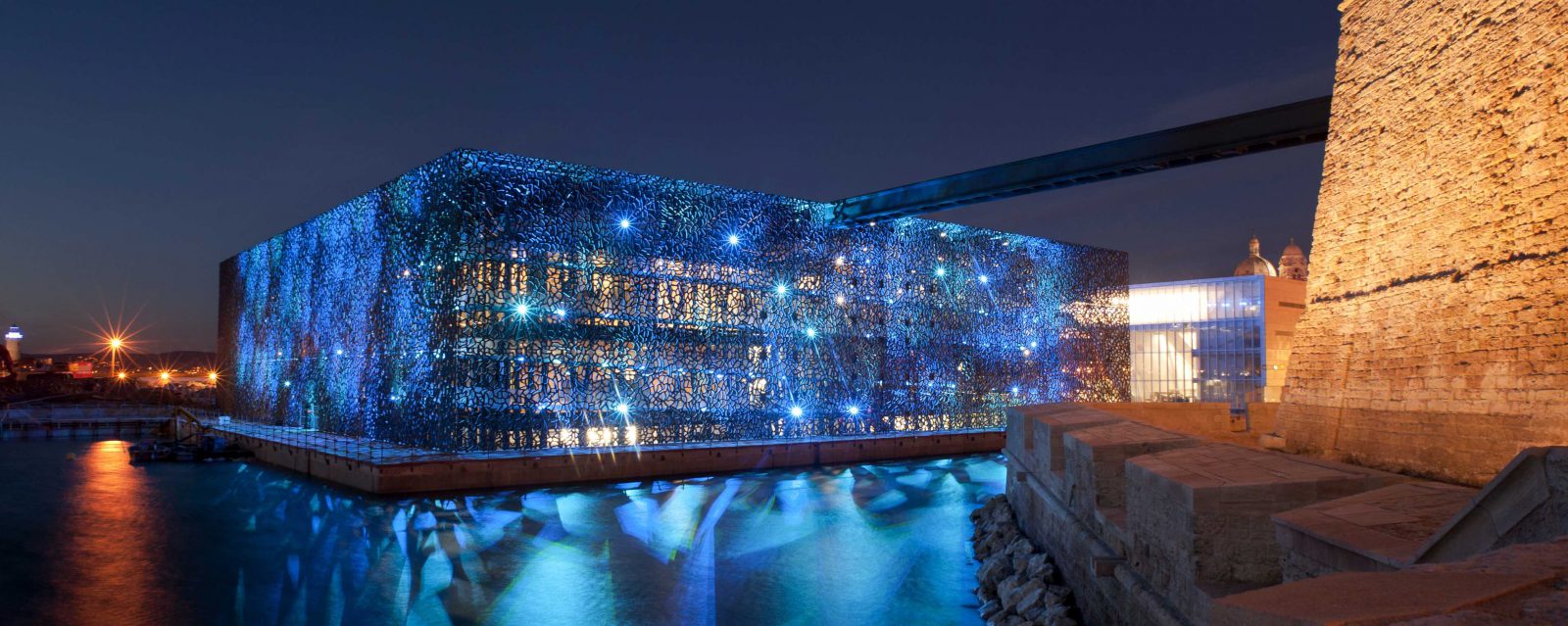 Marseille le MuCEM de nuit