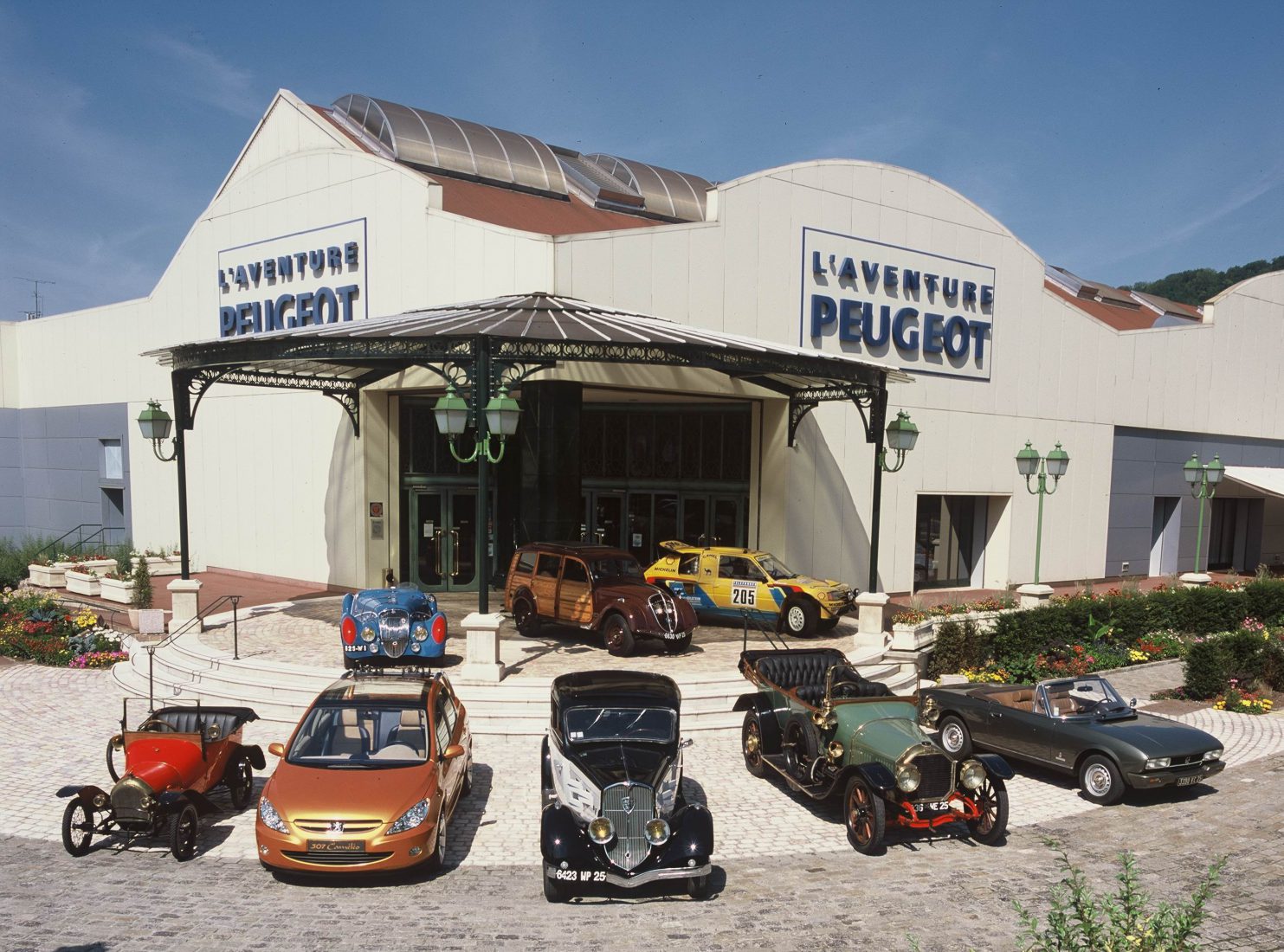 Musée de l'aventure Peugeot Sochaux extérieur