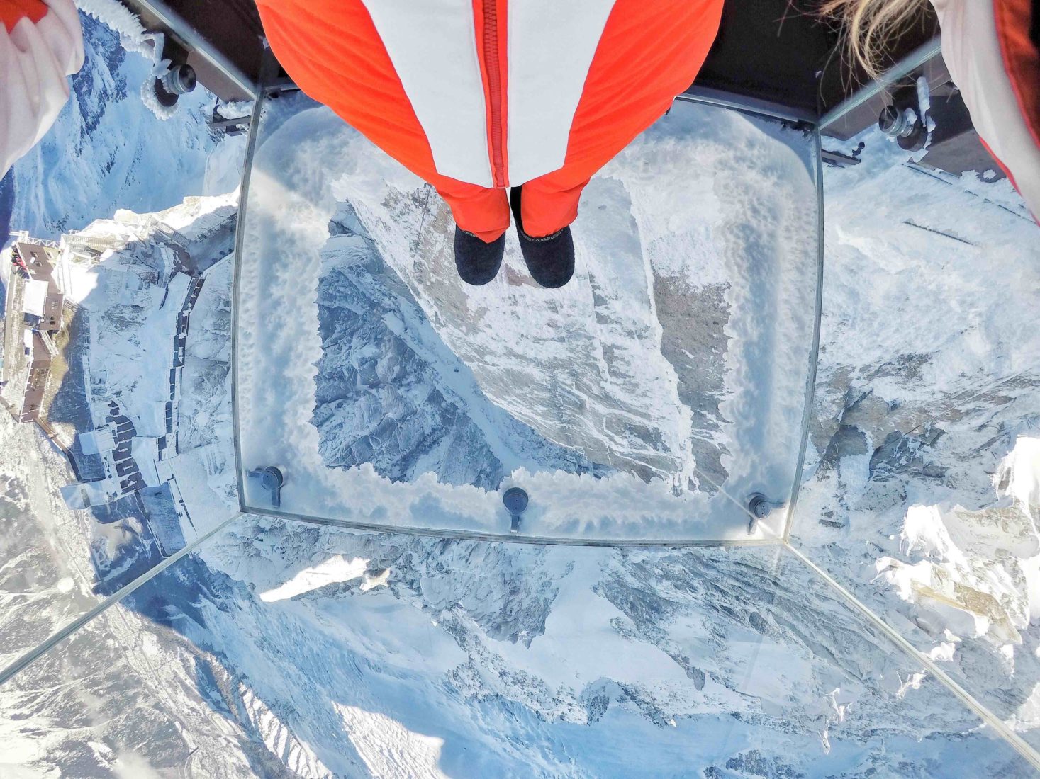 Chamonix cabine de verre Aiguille du Midi