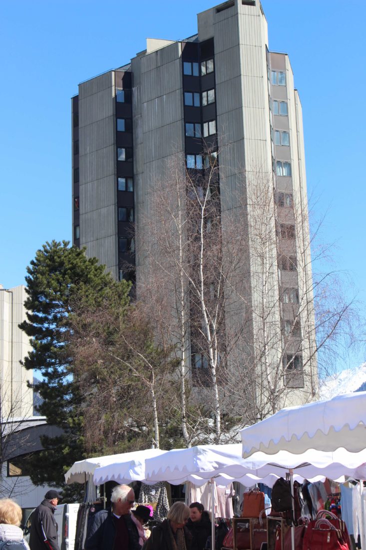 Chamonix le marché et le pôle sportif et culturel 