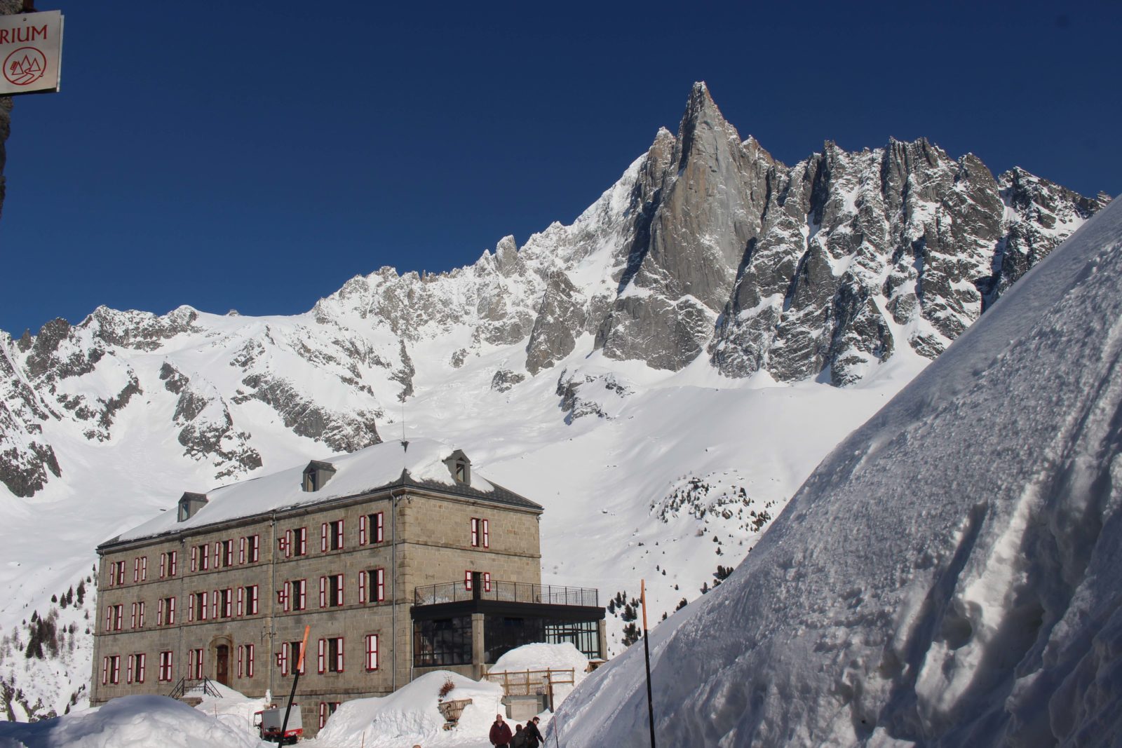 Le Refuge du Montenvers et les Drus