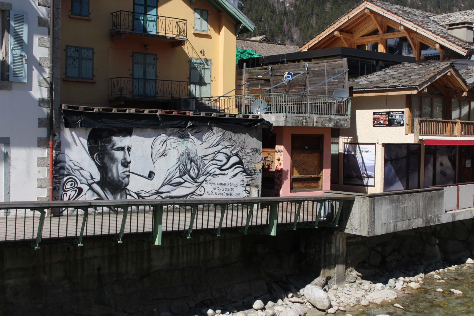 Chamonix fresque gaston Rébuffat