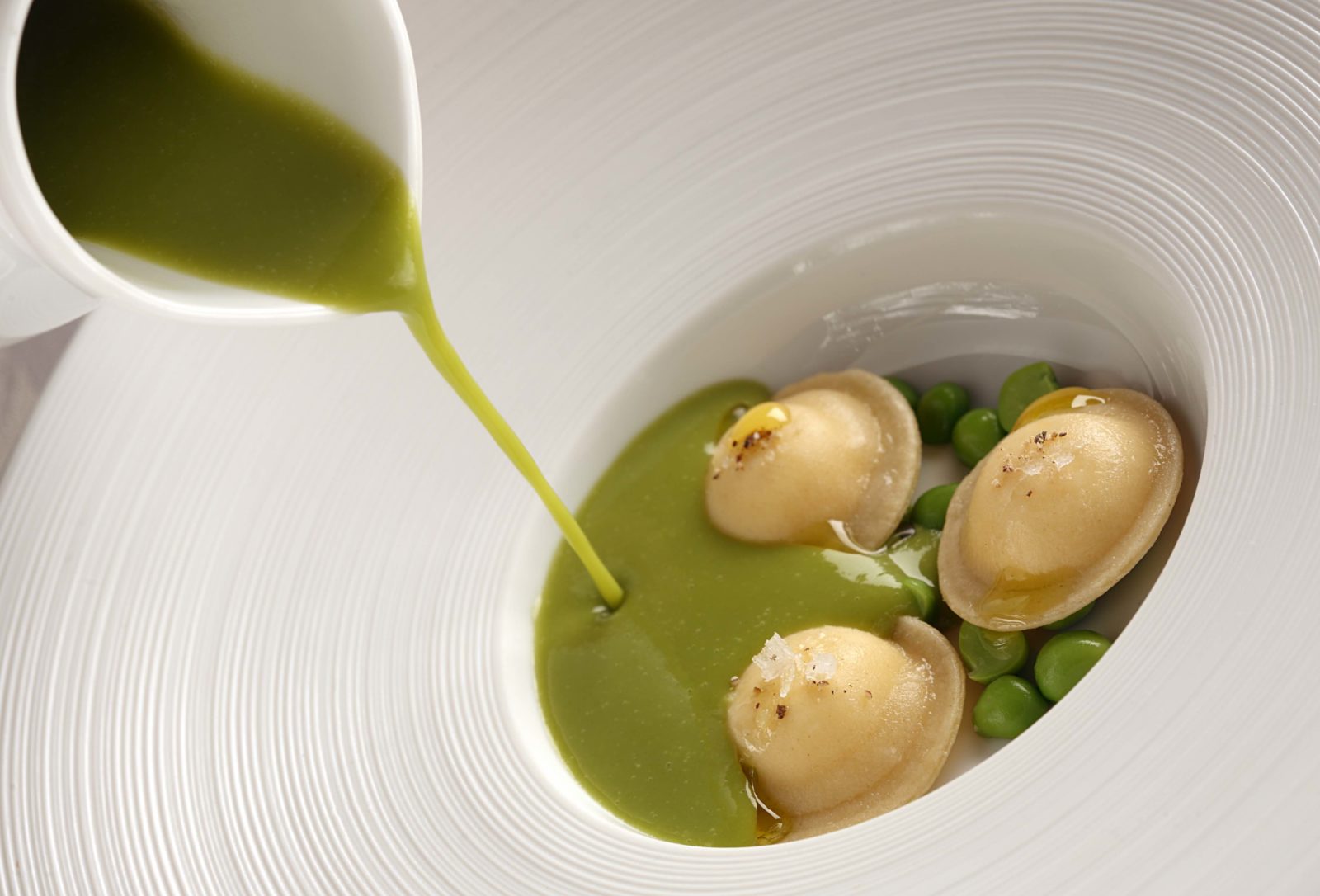 Bouillon de pois, ravioli de chèvre  frais HAMEAU ALBERT IER