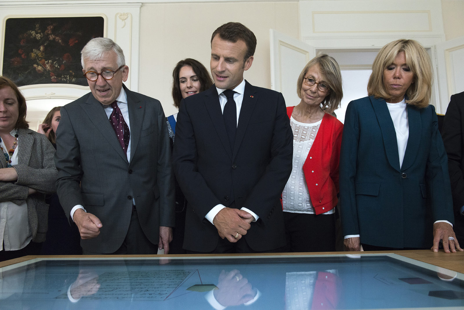 château de Ferney Voltaire visite intérieur du président Macron et Brigitte château de Ferney Voltaire visite intérieur du président Macron et Brigitte